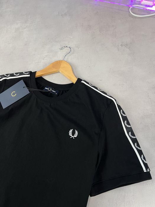 Шикарна футболка Fred Perry lampas нові