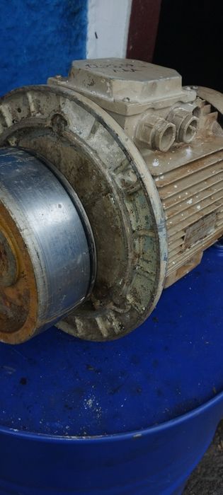 7.5кВт, один 3000об/хв,інший 1500об/хв