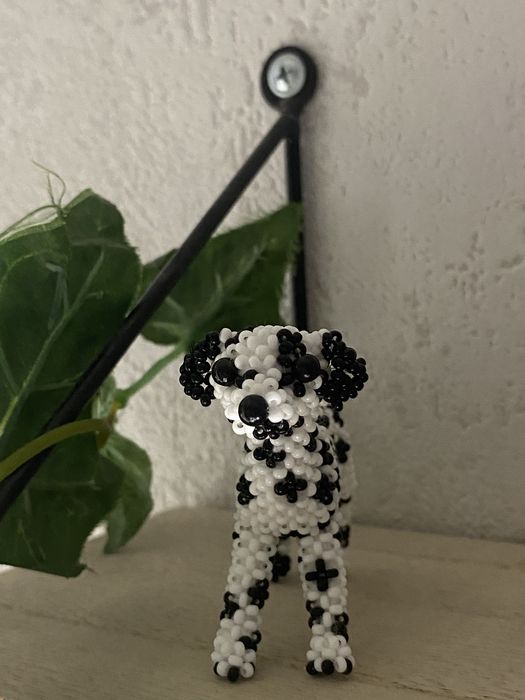 Собака далматинець із бісеру