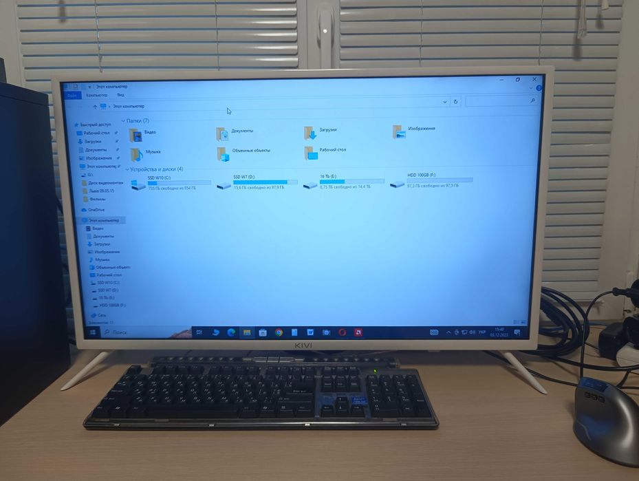 Smart TV -монітор 32" Kivi Full HD