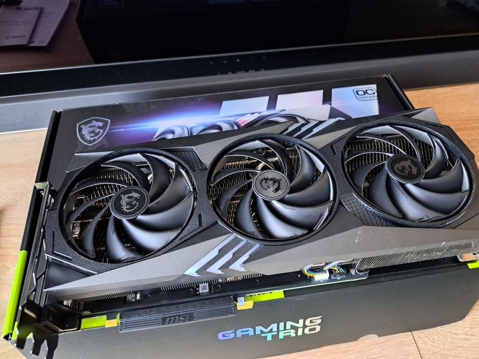 MSI GeForce RTX 4070 Ti gaming X trio 12GB GDDR6X