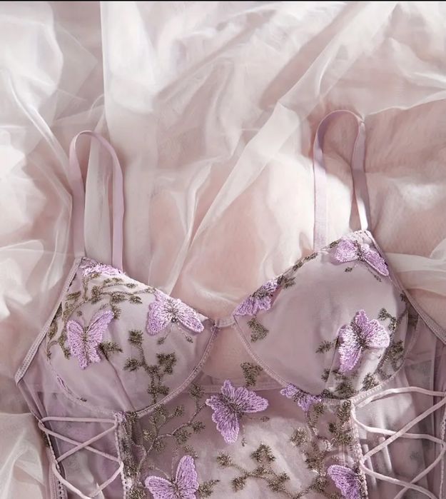 Nowiutkie różowe body