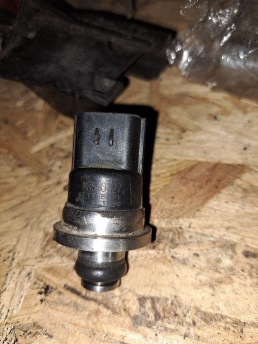 MR560127 Датчик тиску палива Mitsubishi Pajero Wagon 3 3,5