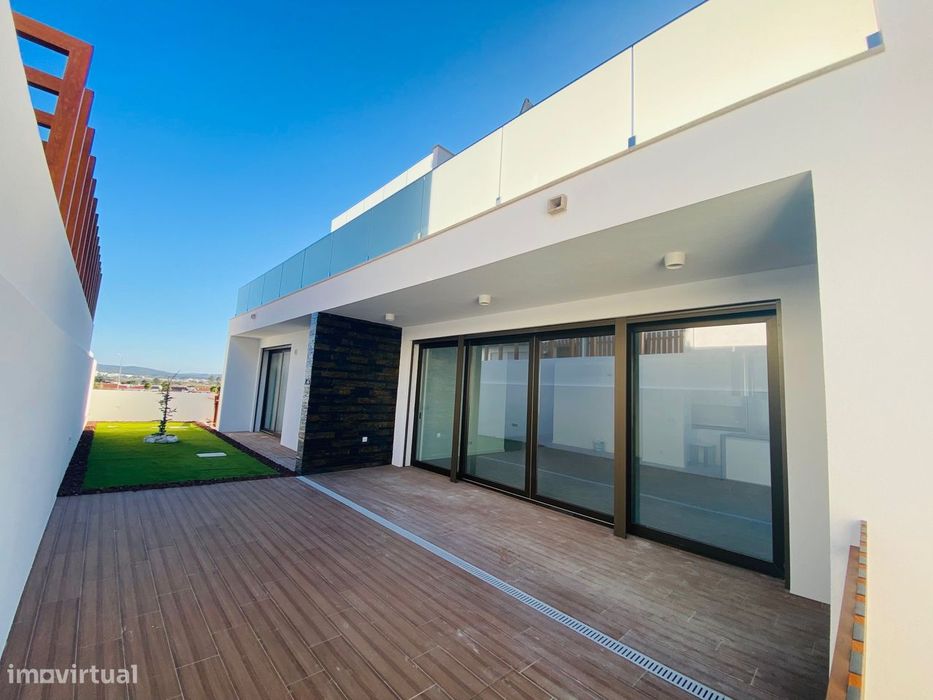 Moradias T4 de qualidade superior com piscina - Salir do Porto