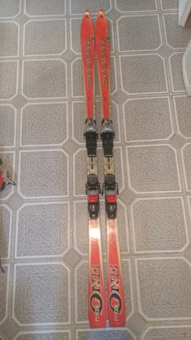 Narty zjazdowe Dynastar