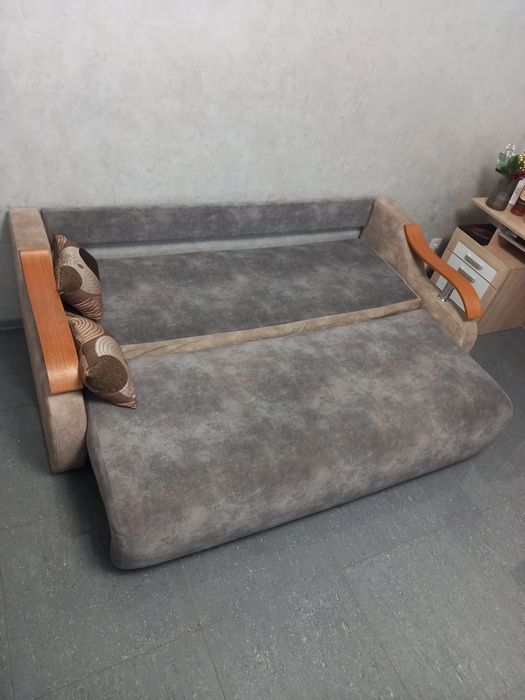 Диван перетягнутий