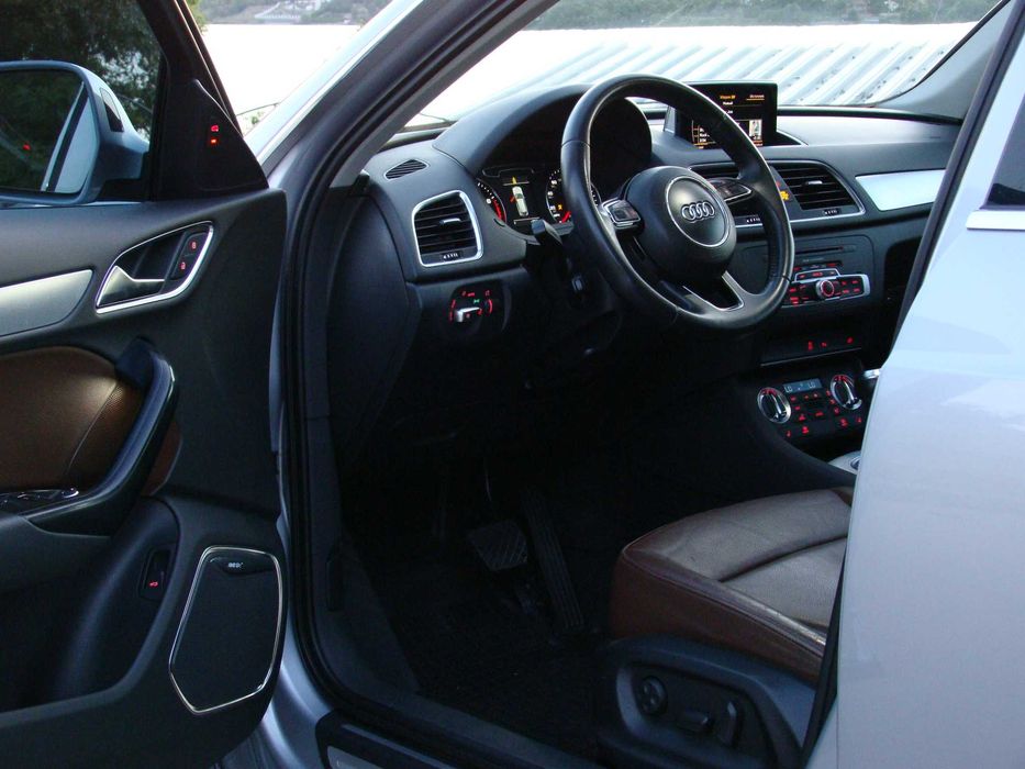 Продам  AUDI  Q3