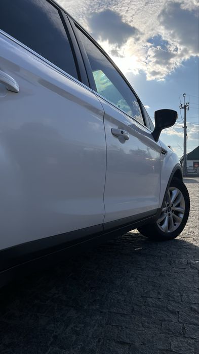Продам білий кроссовер Ford Kuga