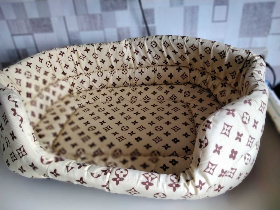 Лежанка  для кошечки собачки ,три угловие когтеточки в подарок