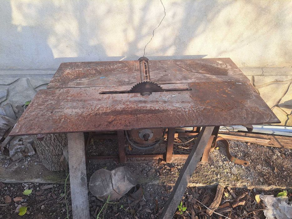 Циркулярка з двигуном