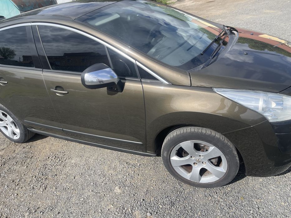 Peugeot 3008.                                        .