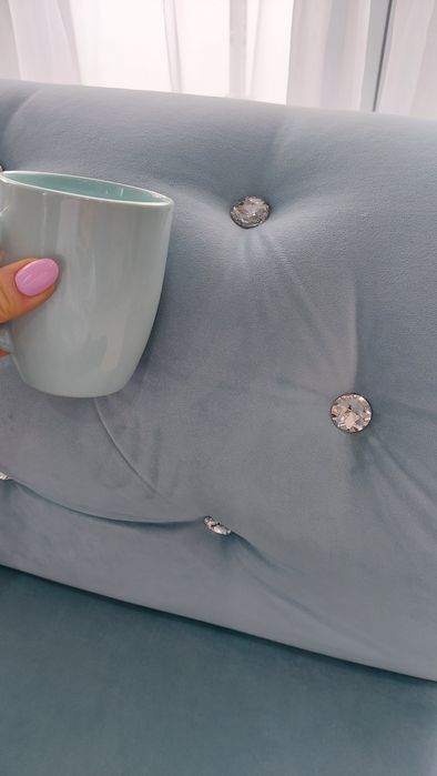 Sofa Glamour z funkcją spania.