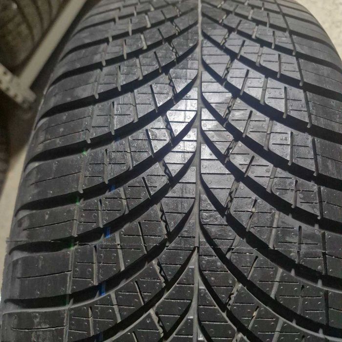 Як нові шини Goodyear Vector 4Seasons 235/55 R18