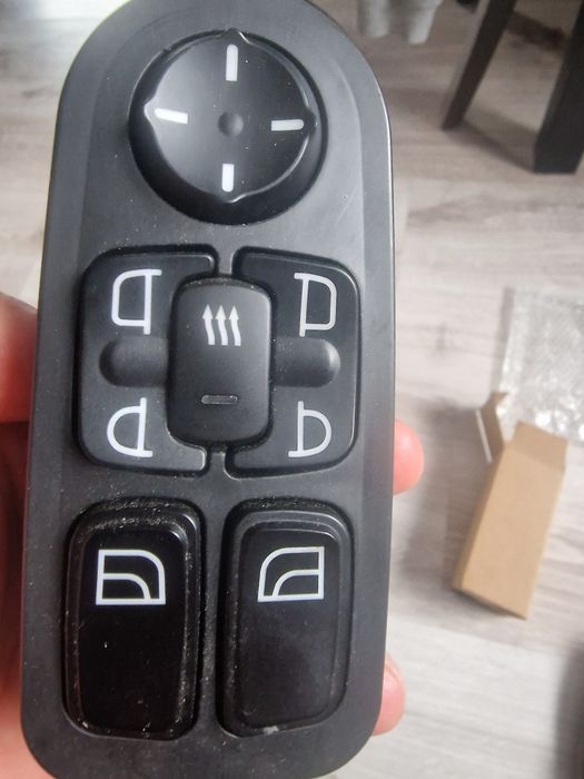 Sprzedam klawisz do otwierania szyby Daf 105/106