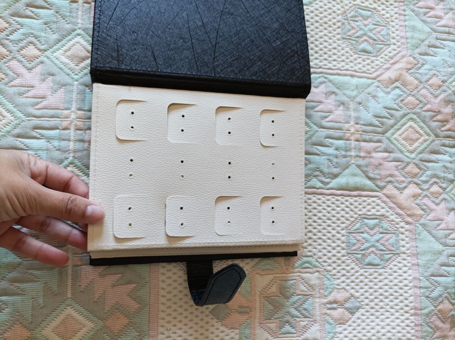 Coisas diversas (nécessaire, lenço e guarda brincos)