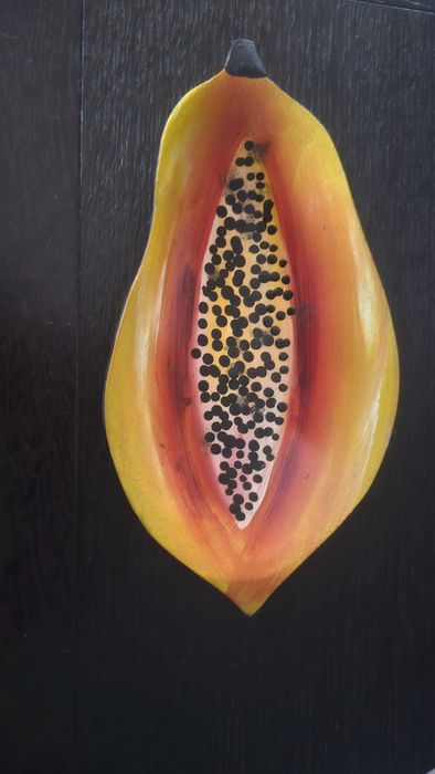 Taça decorativa em madeira pintada