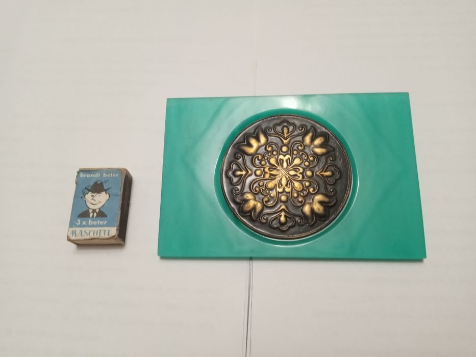 Панно настенное,оргстекло+чеканка, отл.сост!