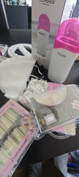 Vários materiais de unhas depilação