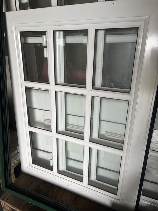 Conjunto de Portas com vidro + Janelas - PVC Alumínio - Bom estado