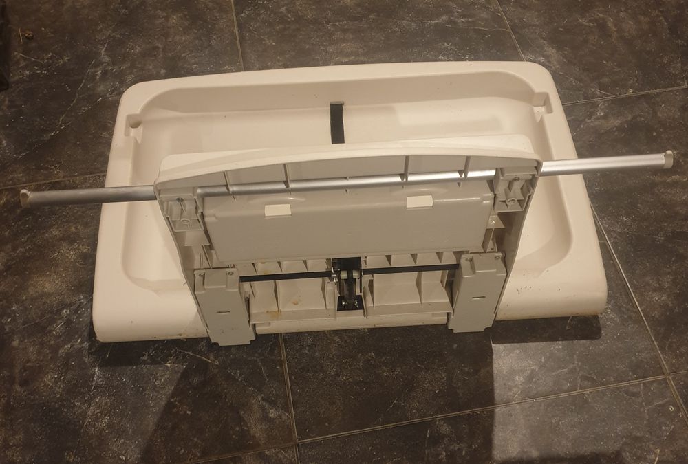 Fraldário Rubbermaid para WC restauração
