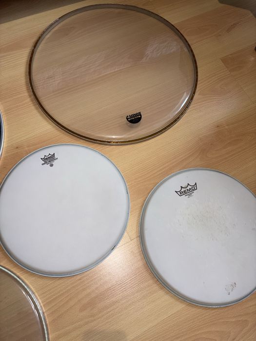 Várias peles de bateria Evans, Remo e Sonor novas e usadas