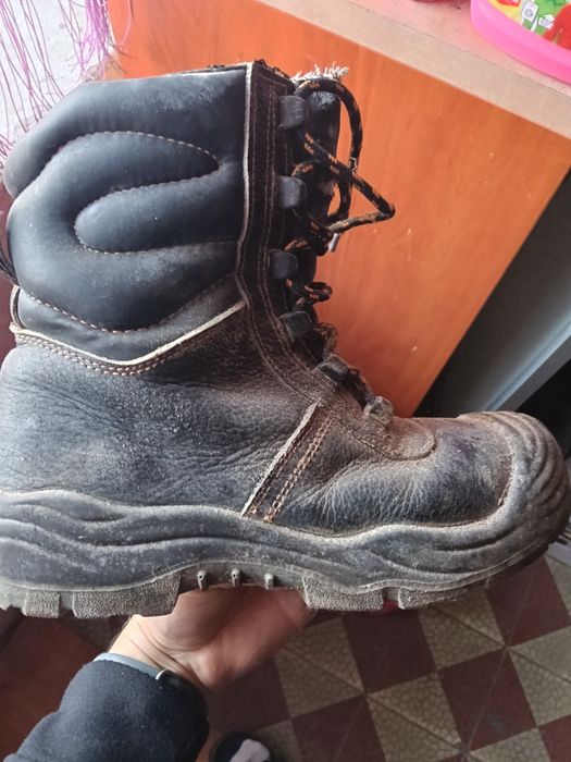 Oddam z darmo buty robocze. Rozmiar 40.