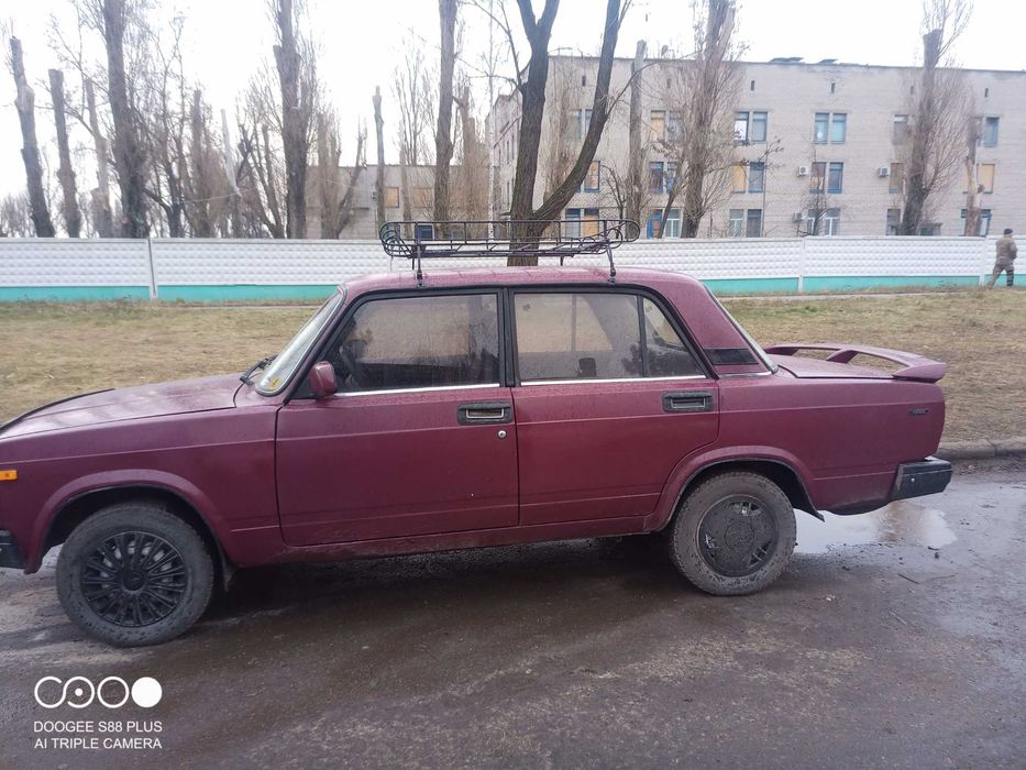 Продам сімьорку доброму стані.