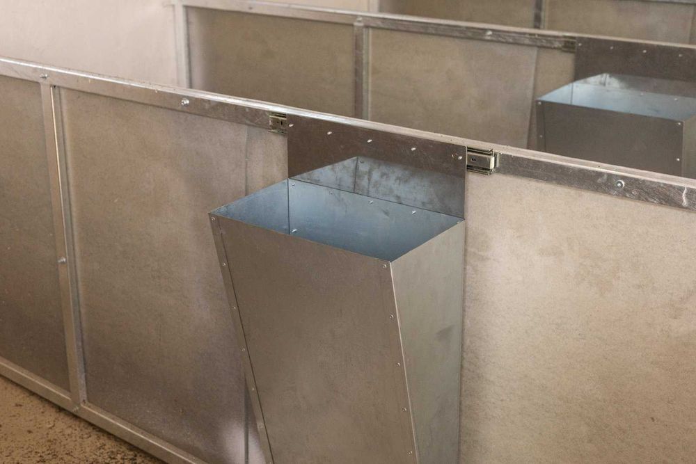 Продаж ферми з підсобними приміщеннями