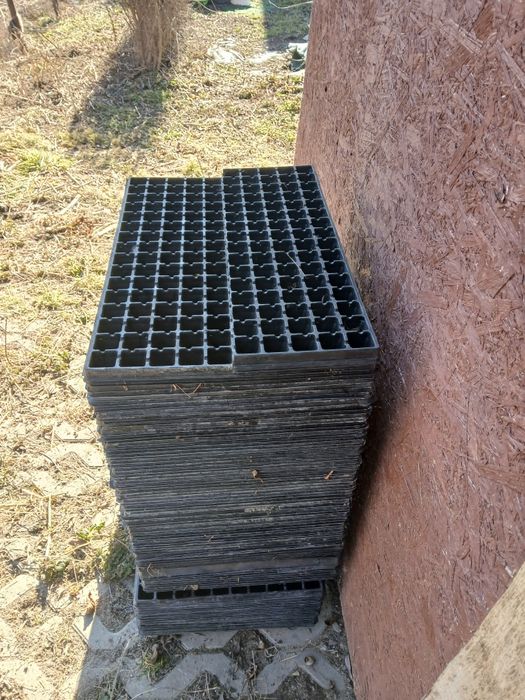 Tacki na rozsadę 160 oczek