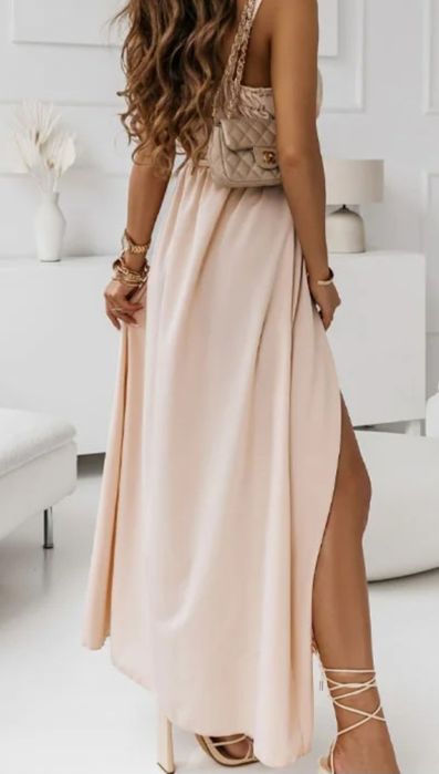 Beżowa długa przekładana sukienka