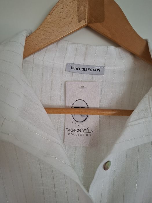 Blusa branca com fio prateado