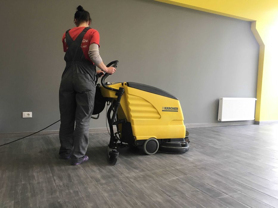 Професійне прибирання технічних приміщень. Клінінг великих площ. Миття