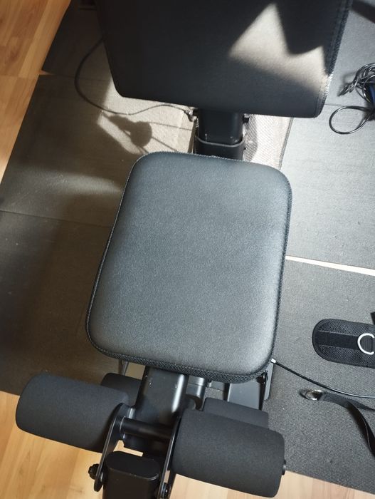 Aparelho de carga guiada musculação