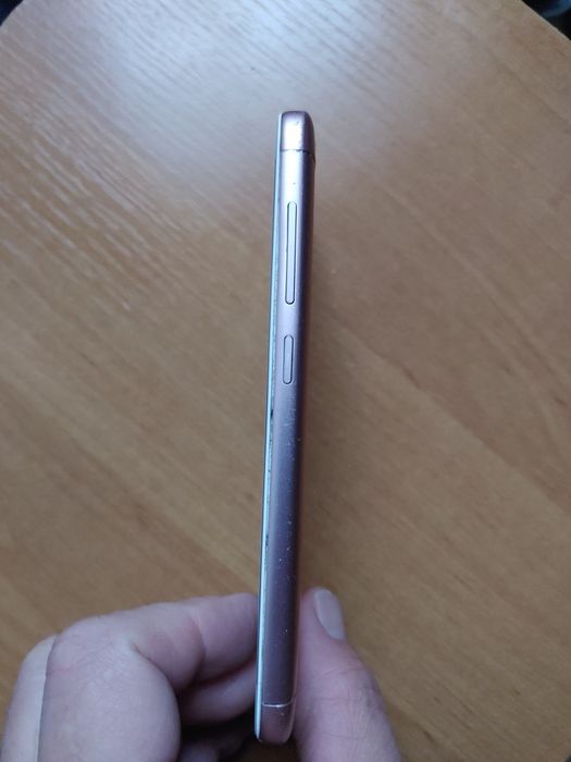 Продам полностью рабочий смартфон Xiaomi Redmi 4x