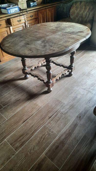 Mesa de sala. Da para encolher.