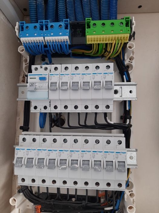 Eletricista técnico/ instalação elétrica
