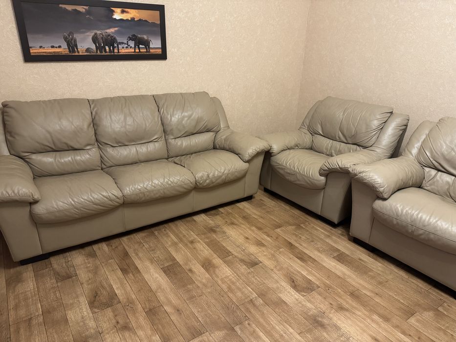 Шкіряний диван та крісла