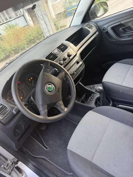 автомобіль skoda