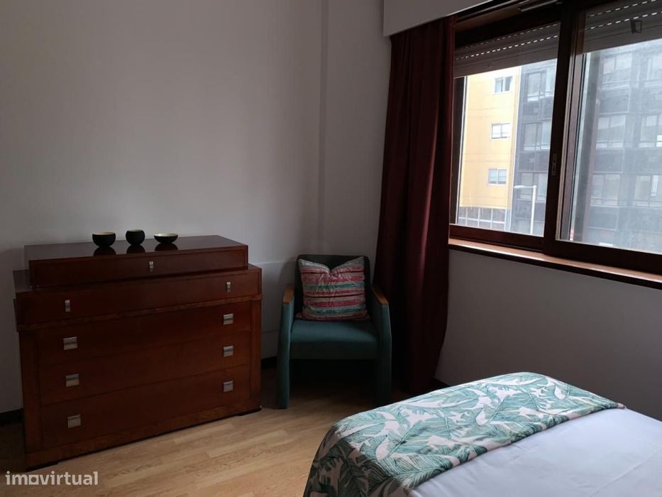 Quarto - localizado em Lordelo do Ouro Porto