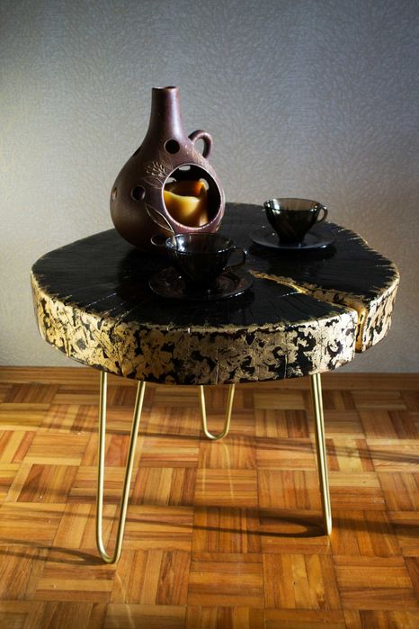 Кофейный стол из слэба клена черного цвета.