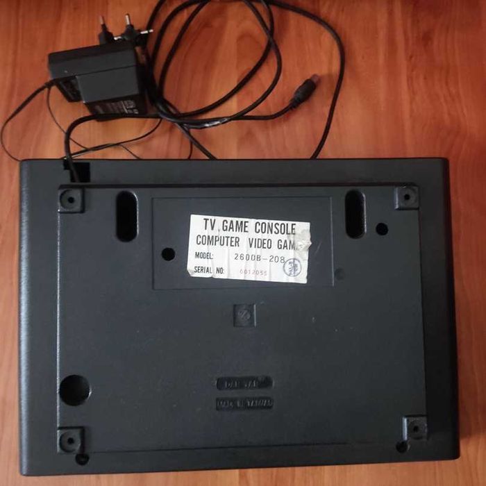Atari 2600 clone com transformador e cabo RF