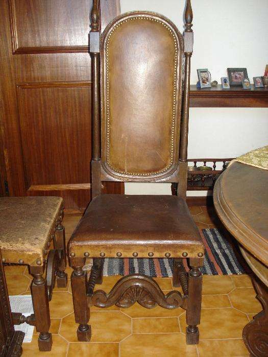 Mesa de sala de jantar e 8 cadeiras