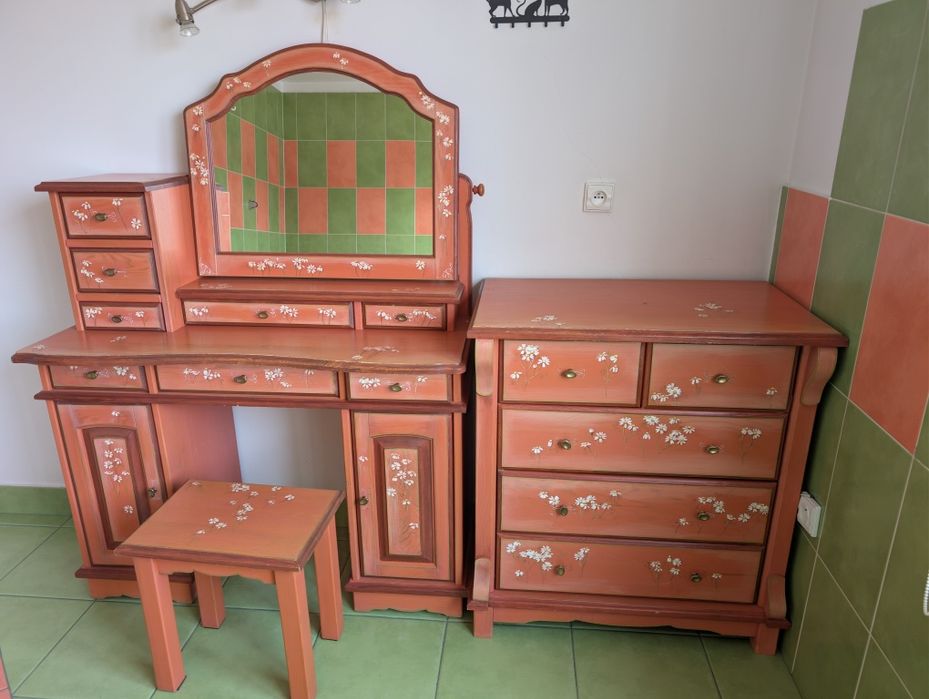 Toaletka ręcznie malowana