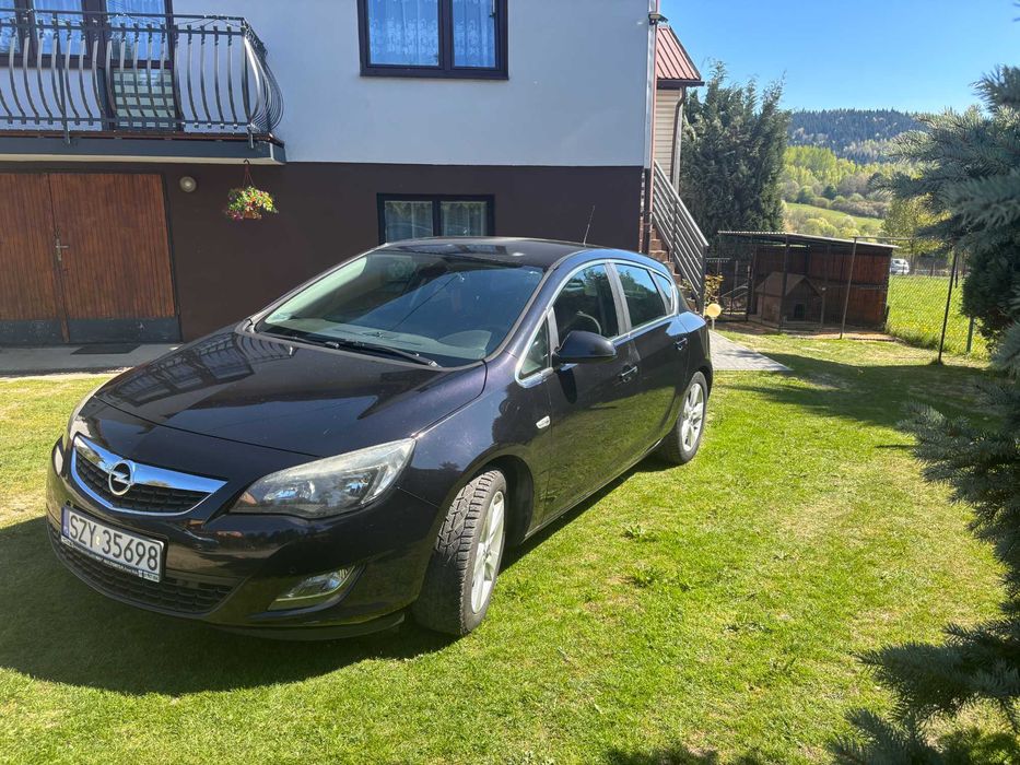 Opel Astra j 1.4 Turbo z 2010 roku