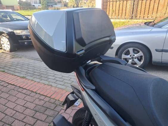 Honda Forza 125 350 kufer razem z podstawą smart kay 2024 jak nowy