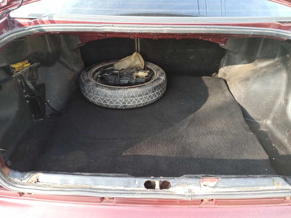 VOLKSWAGEN-VENTO CL 1.8 газ 1992г/в бордовый пурламутр 379000гр.