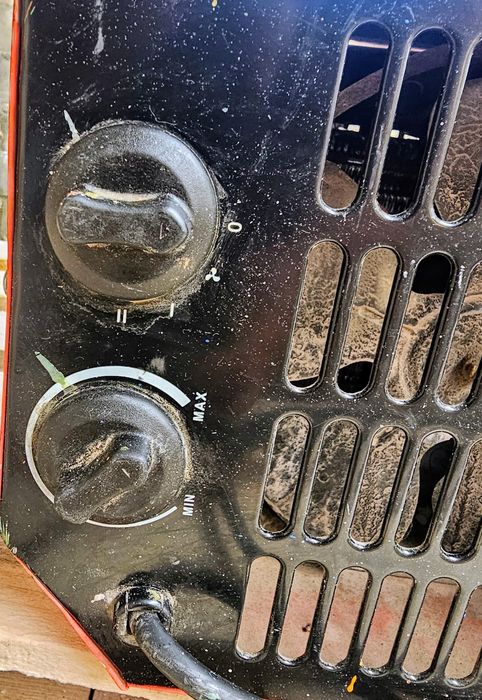 Podgrzewacz grzejnik elektryczny farelka PF02A