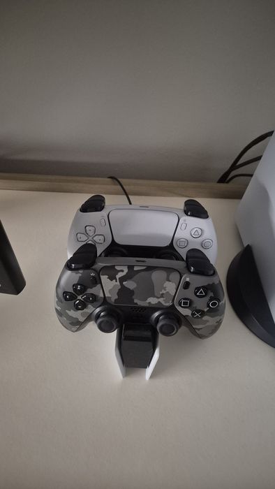 PS5 praticamente nova, muito pouco uso