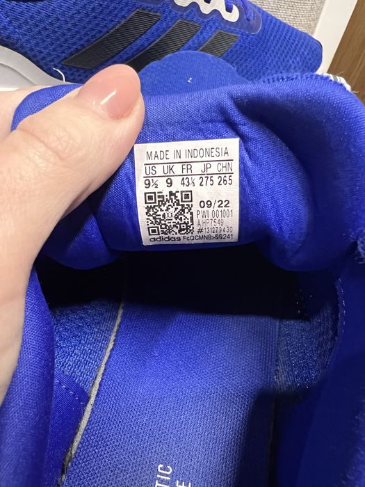 Adidas кросівки