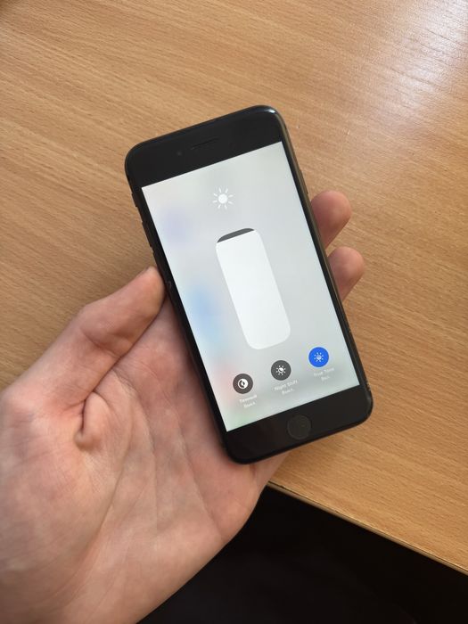 Apple Iphone 8 64 GB Space Gray  в гарному стані